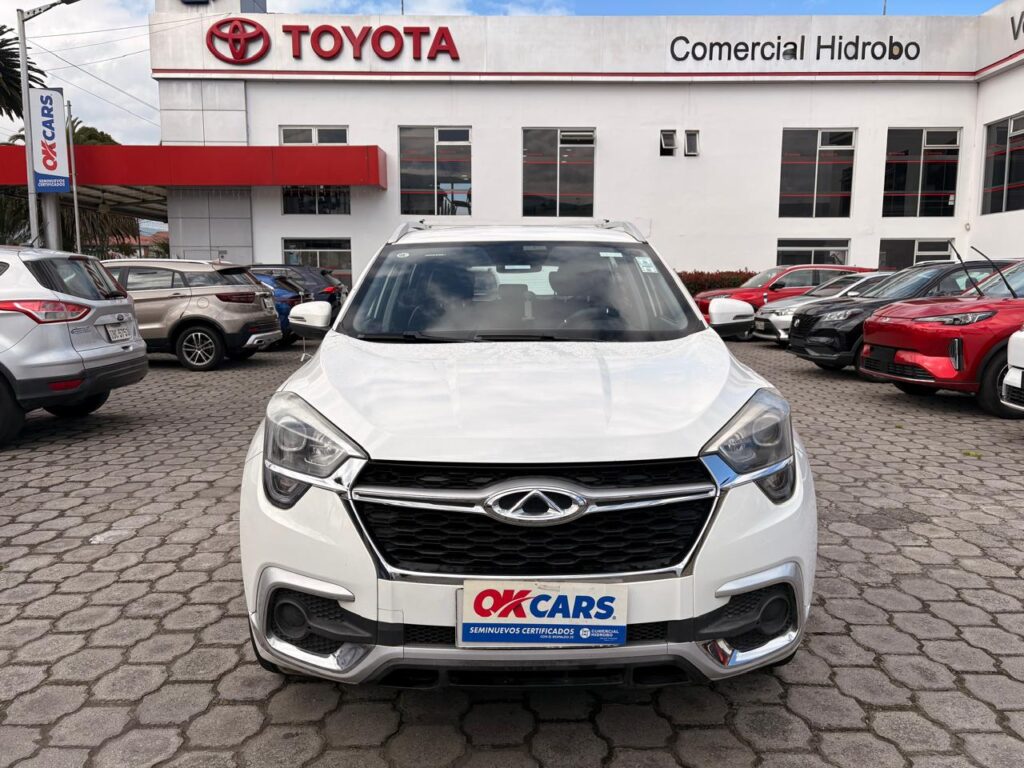 vehículo seminuevo con garantía de OKCars y respaldo de Comercial Hidrobo.