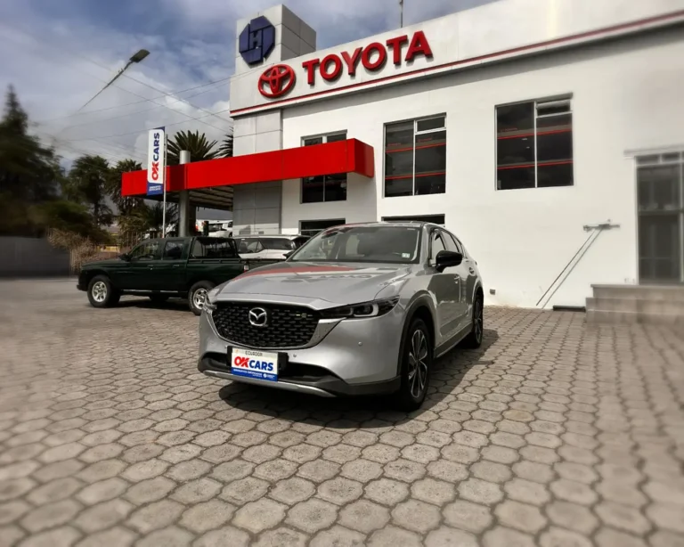 Mazda CX-5 usada exhibida en concesionario para compradores en Ecuador