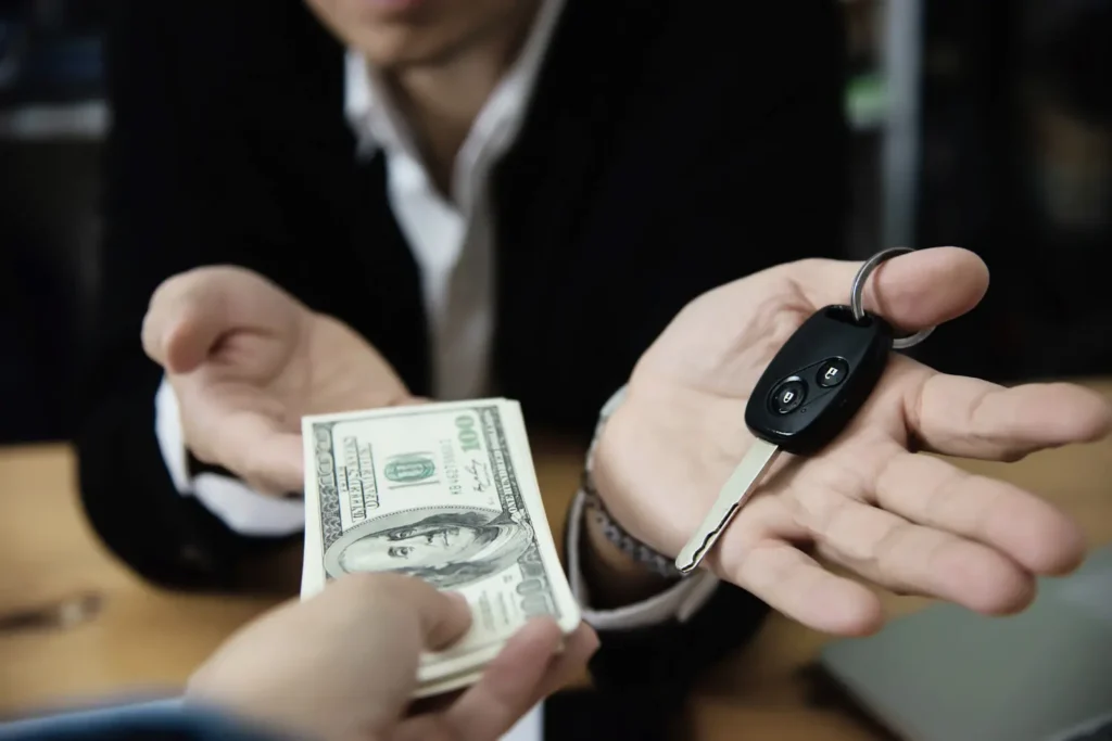 Entrada para auto usado en concesionario de vehículos