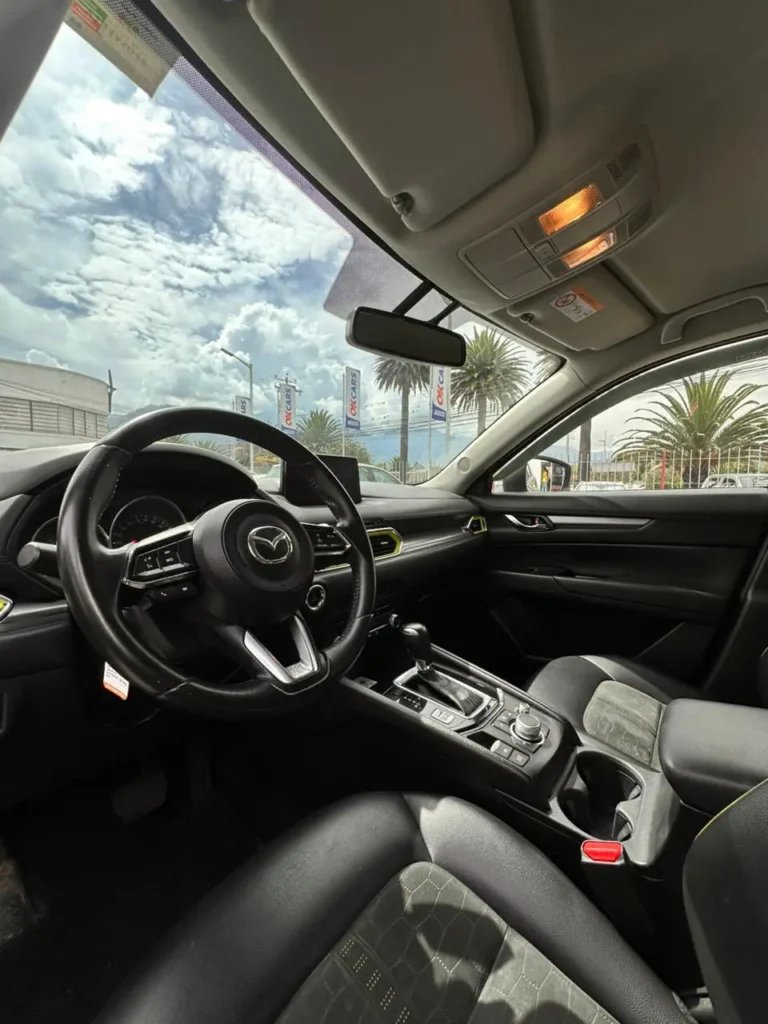 Interior de Mazda CX-5 usada en Ecuador