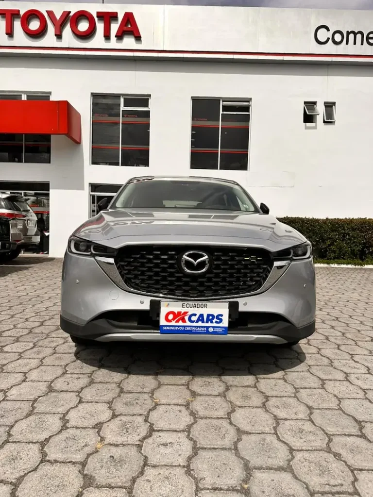 Parte frontal de Mazda CX-5 SUV
