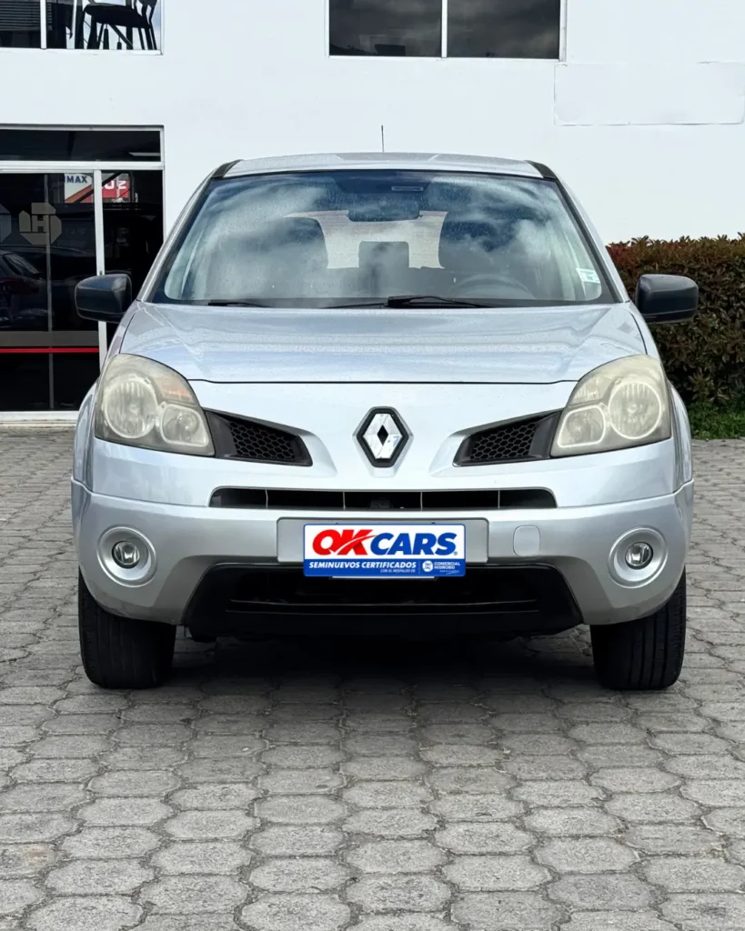 Parte frontal de Renault Koleos usado en Ecuador mostrando su diseño exterior