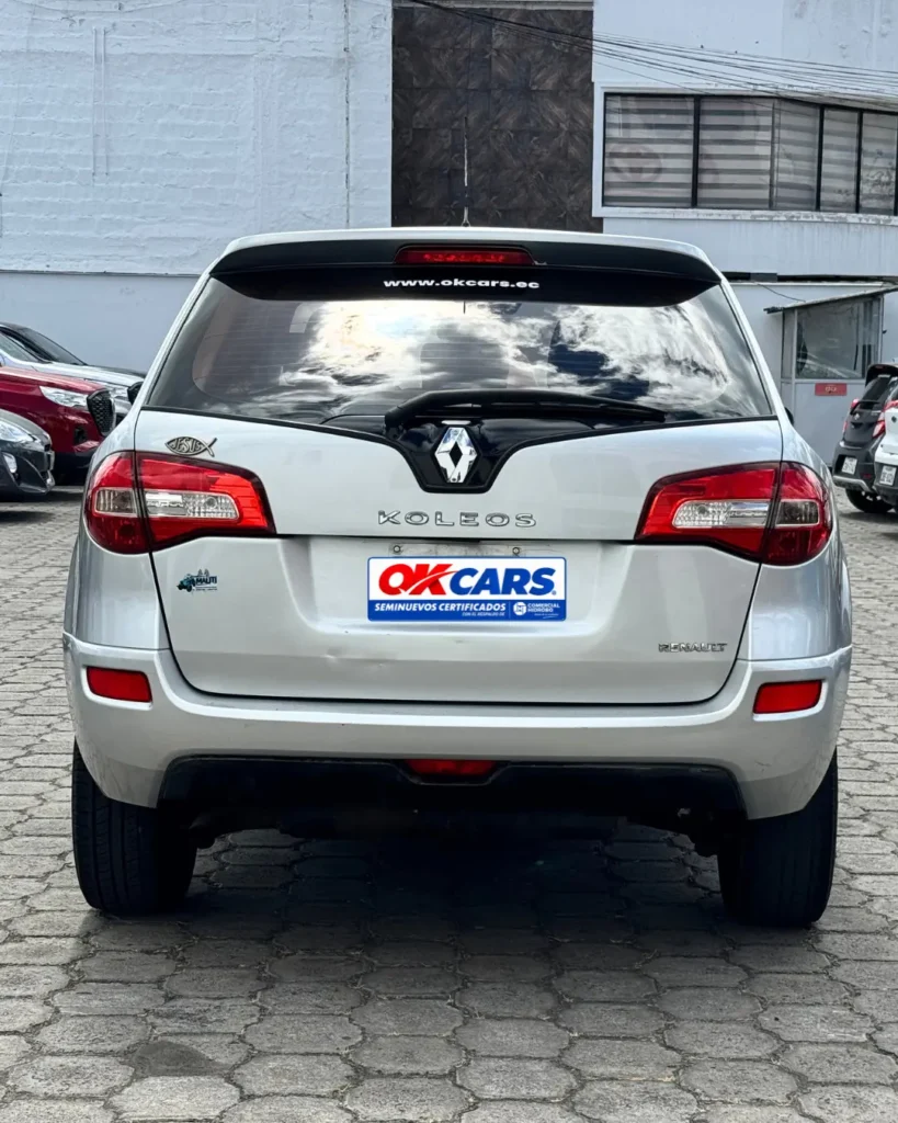 Parte trasera de Renault Koleos usado en Ecuador mostrando su diseño exterior