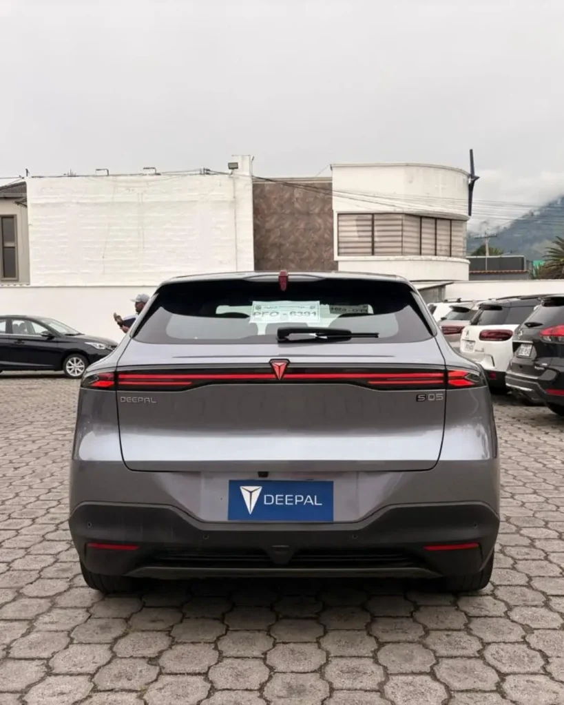 Deepal S05 precio en Ecuador y diseño interior del SUV eléctrico e híbrido